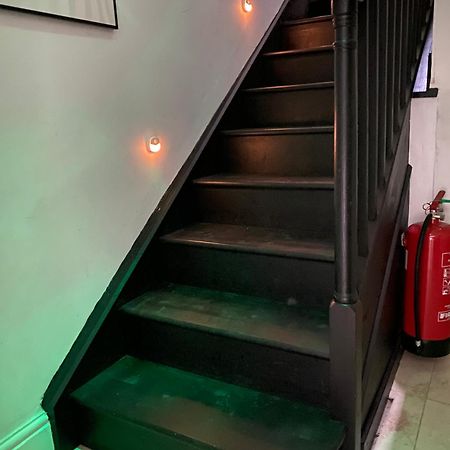 The Attic Apartment, Quay Street Studios Cardigan Bagian luar foto