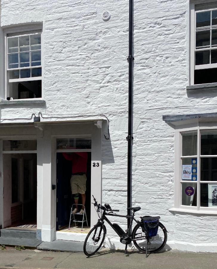 The Attic Apartment, Quay Street Studios Cardigan Bagian luar foto