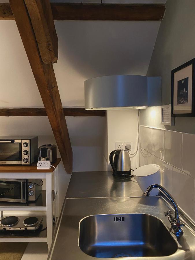 The Attic Apartment, Quay Street Studios Cardigan Bagian luar foto