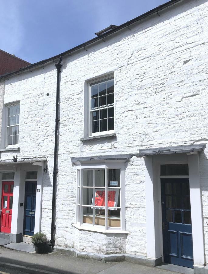 The Attic Apartment, Quay Street Studios Cardigan Bagian luar foto