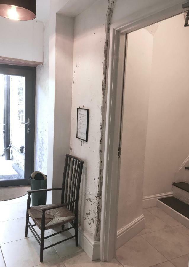The Attic Apartment, Quay Street Studios Cardigan Bagian luar foto