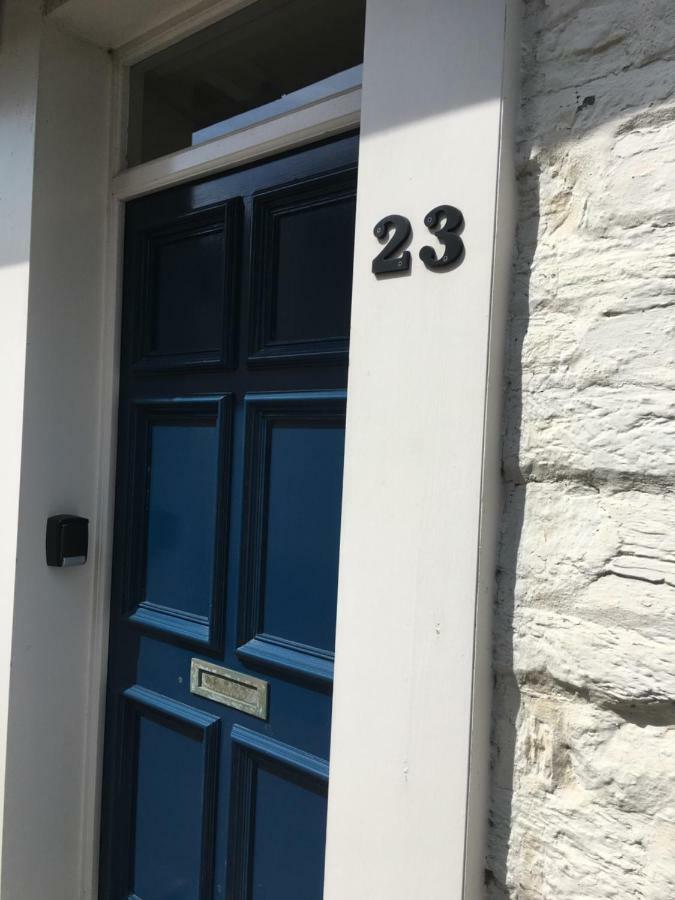 The Attic Apartment, Quay Street Studios Cardigan Bagian luar foto
