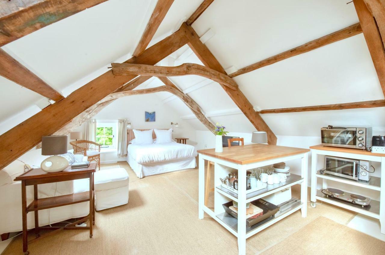 The Attic Apartment, Quay Street Studios Cardigan Bagian luar foto