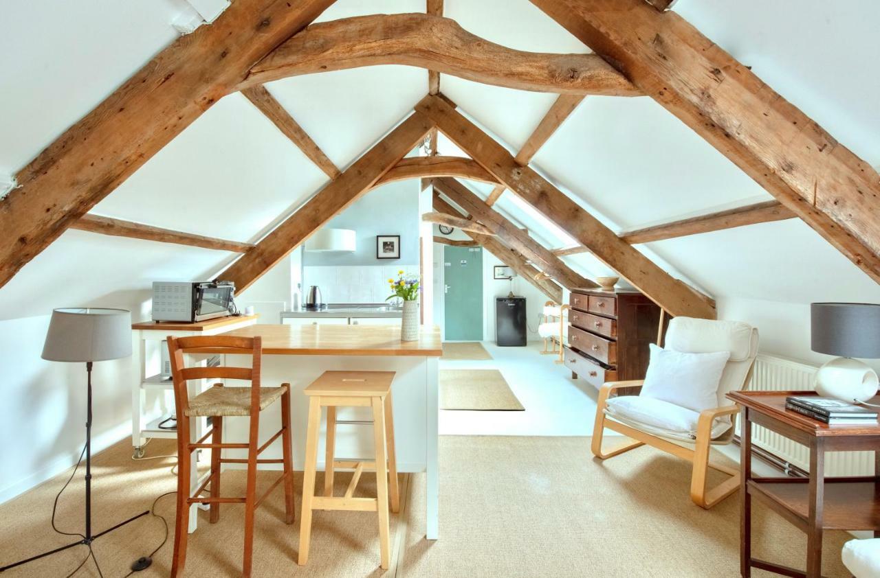 The Attic Apartment, Quay Street Studios Cardigan Bagian luar foto